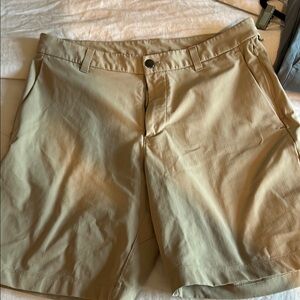 Lululemon men’s khaki shorts